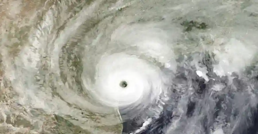 By ABI image captured by NOAA’s GOES-16 satellite - RAMMB/CIRA SLIDER, Public Domain, https://commons.wikimedia.org/w/index.php?curid=61938876