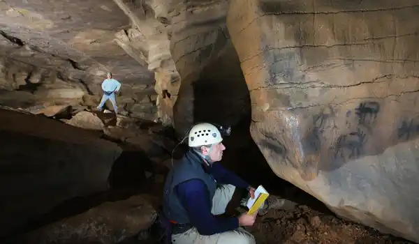 archaeological anthropologists look at cave drawings